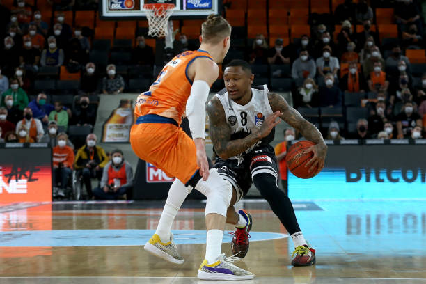 激烈竞争中 激烈竞争中